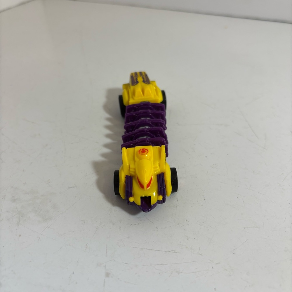 Hot Wheels 2013 mutant machines Scorpion yellow and purple coloured - Picture 5 of 10